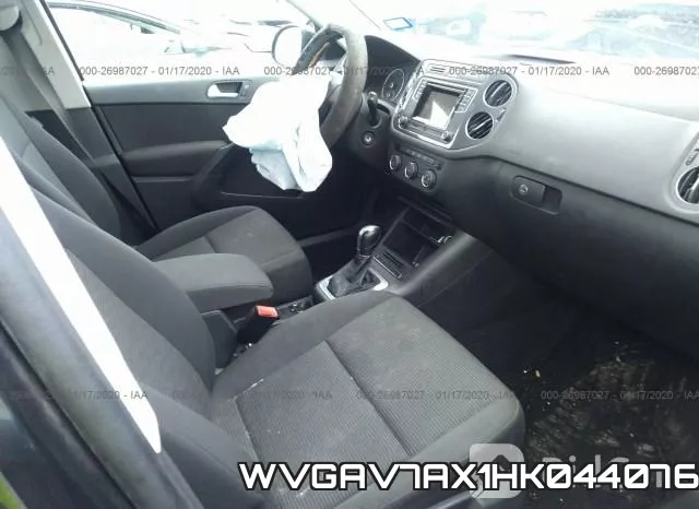 WVGAV7AX1HK044076_5.webp