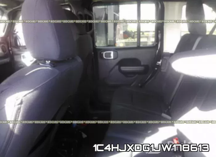 1C4HJXDG1JW178613_8.webp