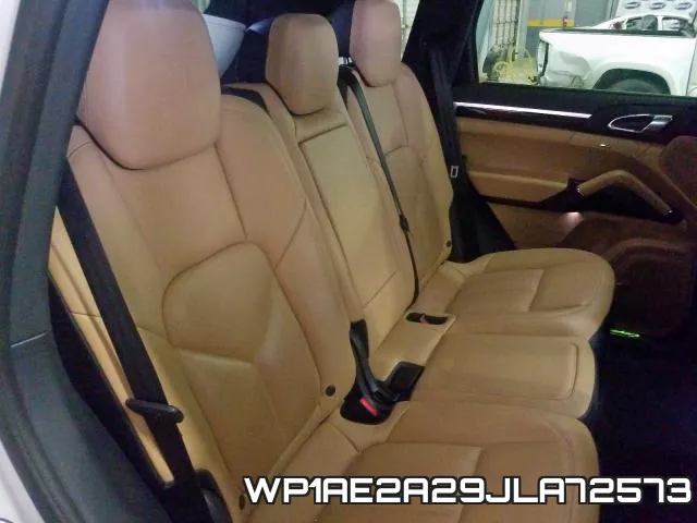 WP1AE2A29JLA72573_6.webp