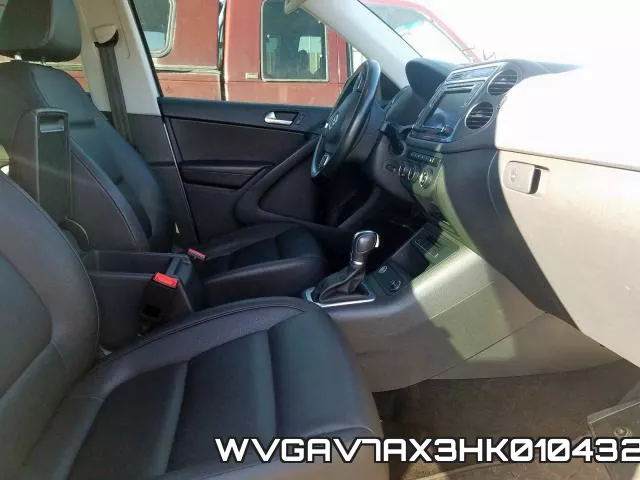 WVGAV7AX3HK010432_5.webp