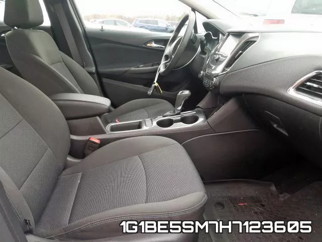 1G1BE5SM7H7123605_5.webp