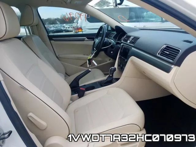 1VWDT7A32HC070973_5.webp