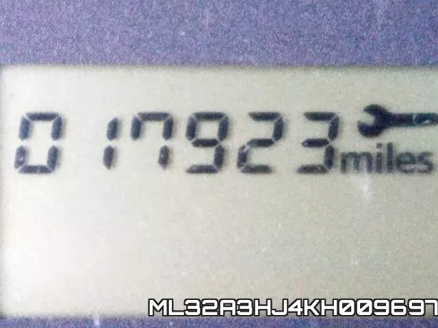 ML32A3HJ4KH009697_8.webp