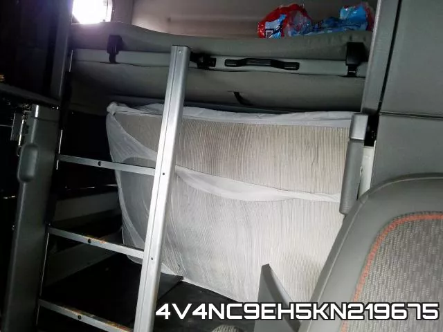 4V4NC9EH5KN219675_6.webp