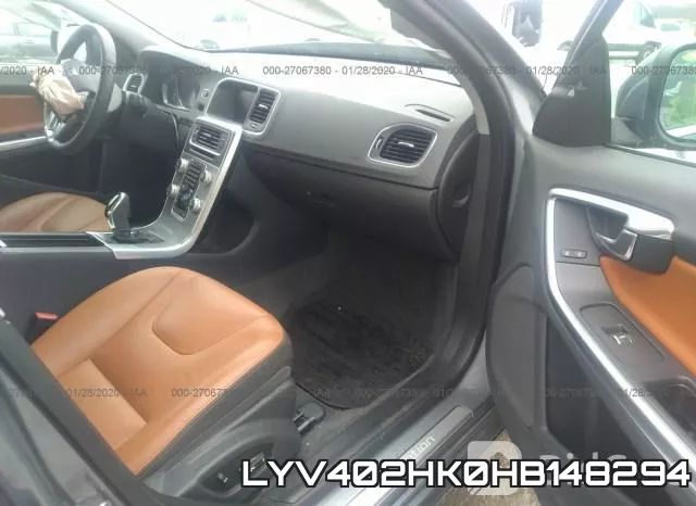 LYV402HK0HB148294_5.webp