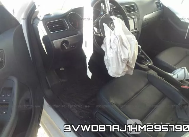 3VWDB7AJ1HM295790_5.webp
