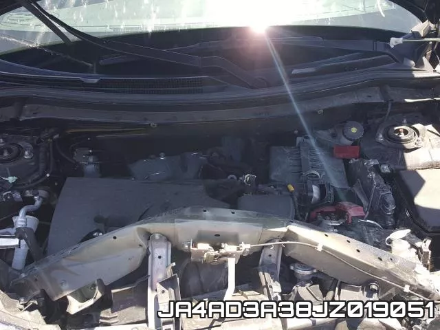 JA4AD3A38JZ019051_7.webp