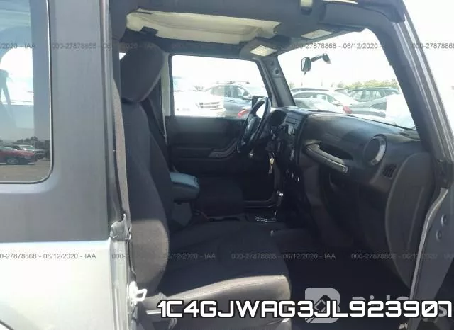 1C4GJWAG3JL923907_5.webp