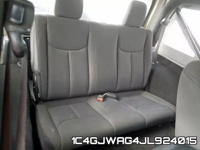 1C4GJWAG4JL924015_6.webp