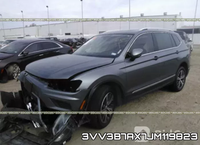 3VV3B7AX7JM119823_2.webp