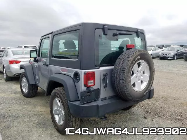 1C4GJWAG4JL923902_3.webp
