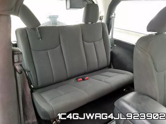 1C4GJWAG4JL923902_6.webp
