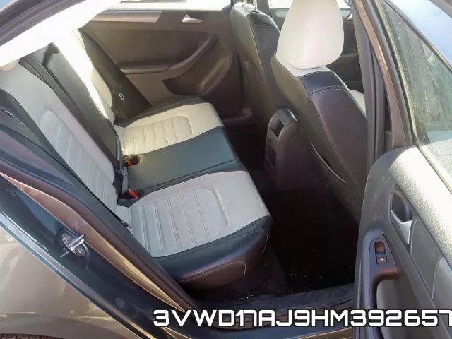 3VWD17AJ9HM392657_6.webp