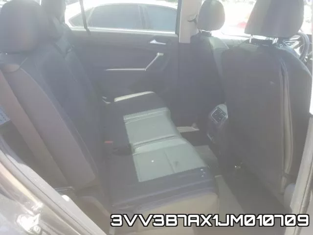 3VV3B7AX1JM010709_6.webp