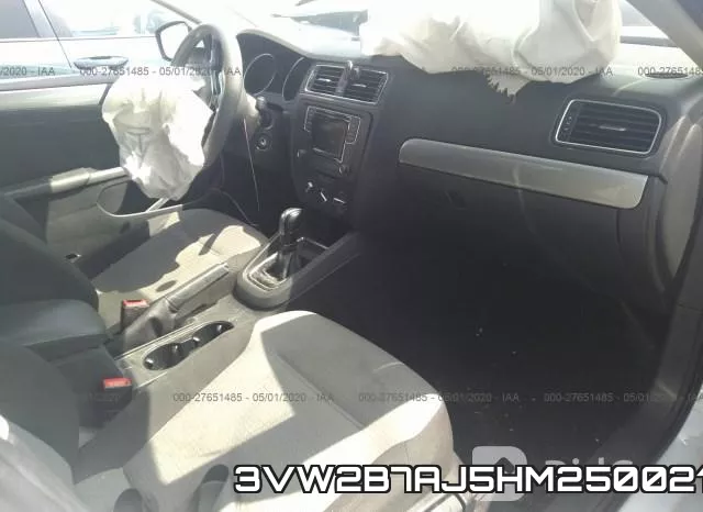 3VW2B7AJ5HM250021_5.webp