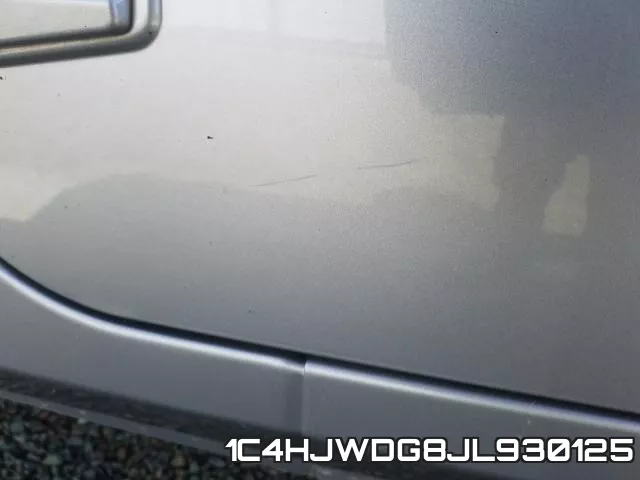1C4HJWDG8JL930125_9.webp
