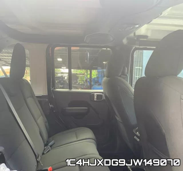 1C4HJXDG9JW149070_6.webp