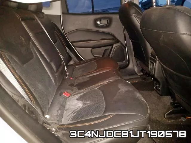 3C4NJDCB1JT190578_6.webp