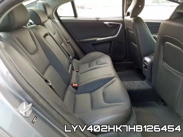 LYV402HK7HB126454_6.webp