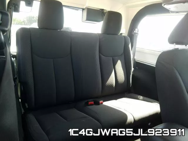 1C4GJWAG5JL923911_6.webp