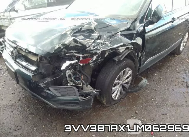 3VV3B7AX1JM062969_6.webp