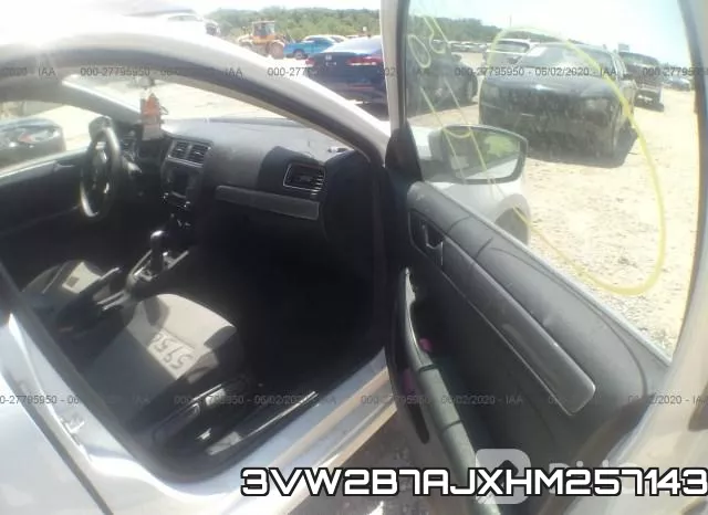 3VW2B7AJXHM257143_5.webp