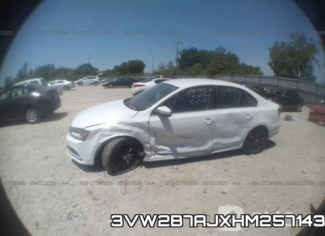 3VW2B7AJXHM257143_6.webp