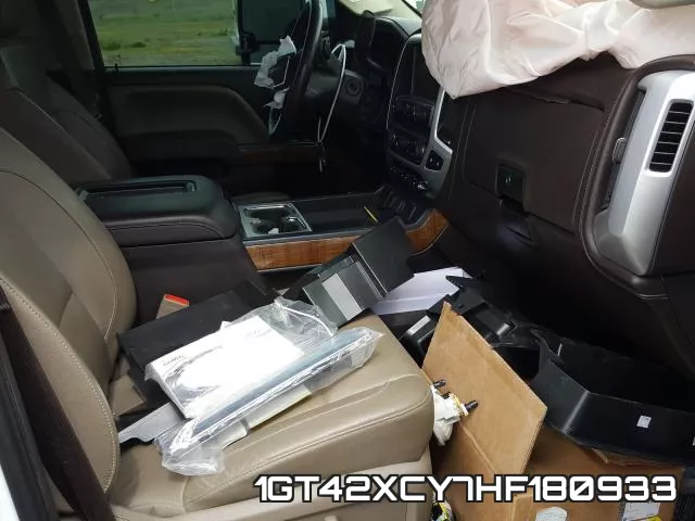 1GT42XCY7HF180933_5.webp