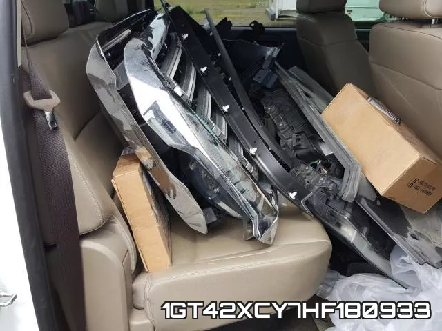 1GT42XCY7HF180933_6.webp