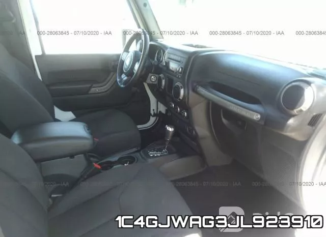 1C4GJWAG3JL923910_5.webp