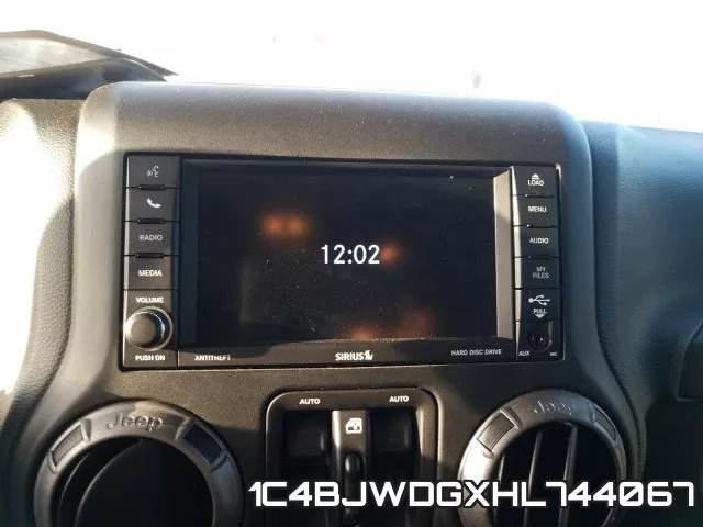 1C4BJWDGXHL744067_9.webp