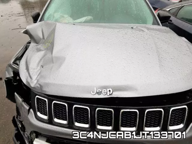 3C4NJCAB1JT133701_7.webp