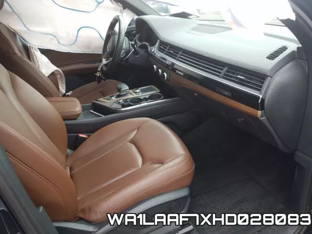 WA1LAAF7XHD028083_5.webp