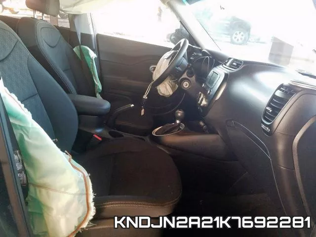 KNDJN2A21K7692281_5.webp