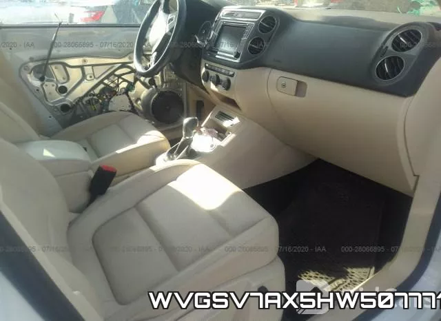 WVGSV7AX5HW507771_5.webp