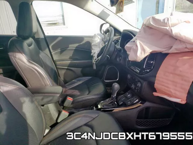 3C4NJDCBXHT679555_5.webp
