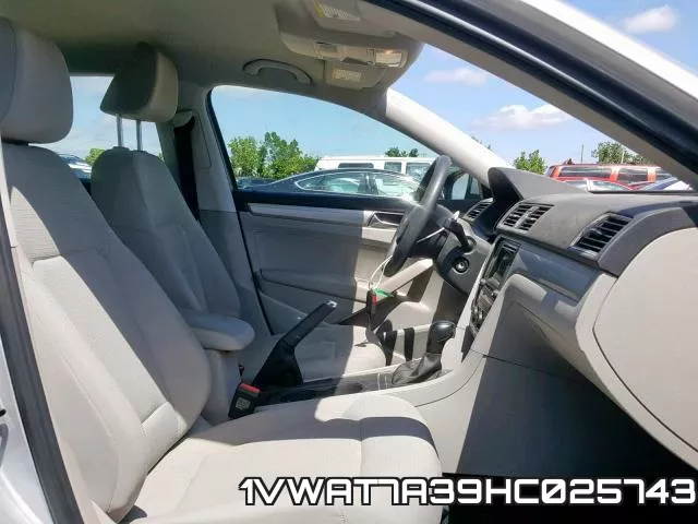 1VWAT7A39HC025743