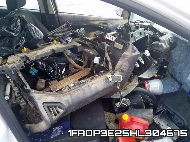 1FADP3E25HL304675_5.webp