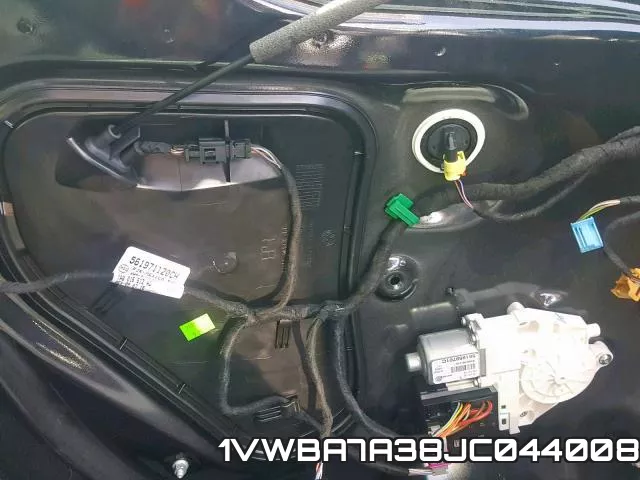 1VWBA7A38JC044008_10.webp