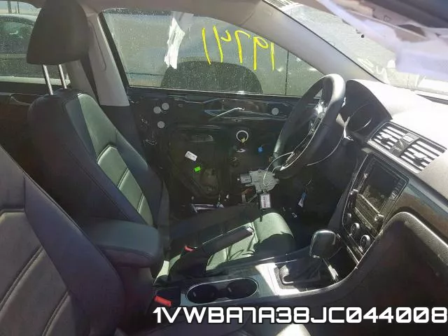 1VWBA7A38JC044008_5.webp