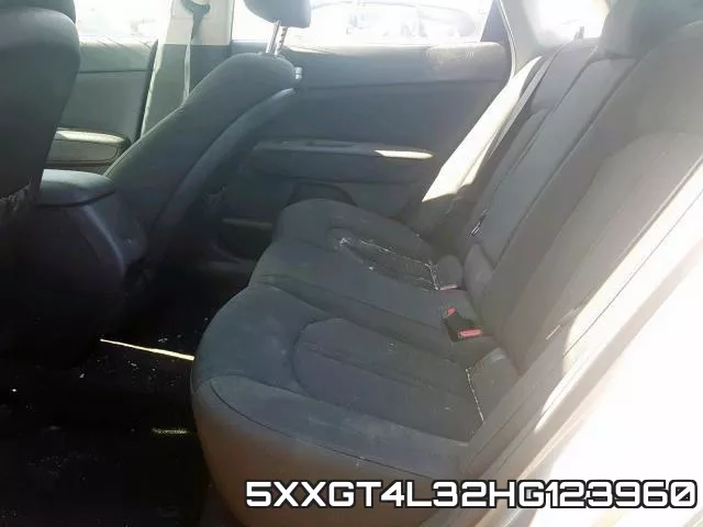 5XXGT4L32HG123960_6.webp
