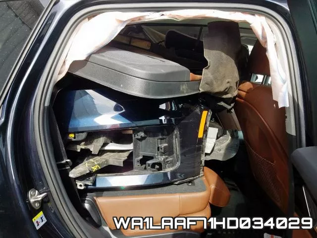WA1LAAF71HD034029_6.webp