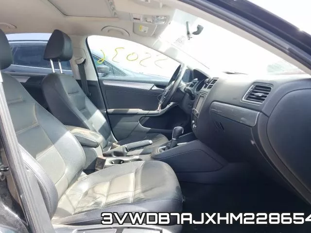 3VWDB7AJXHM228654_5.webp