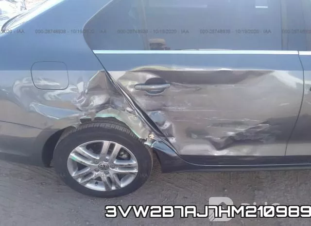 3VW2B7AJ7HM210989