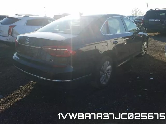 1VWBA7A37JC025675_4.webp