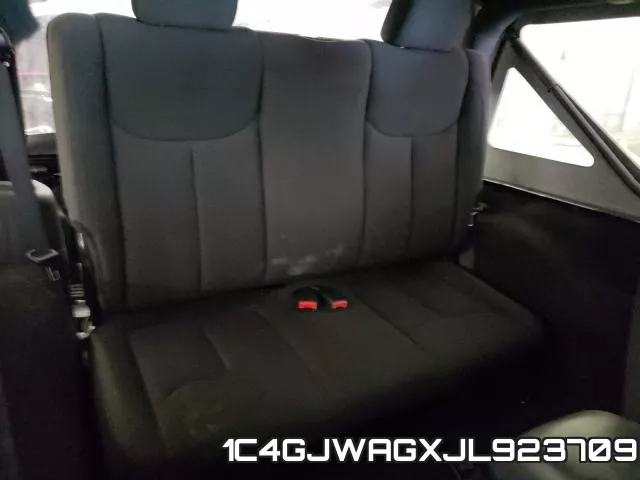 1C4GJWAGXJL923709_6.webp