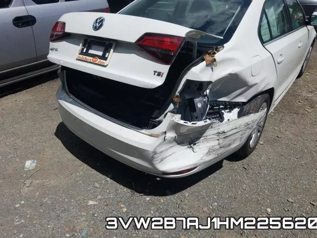 3VW2B7AJ1HM225620_9.webp