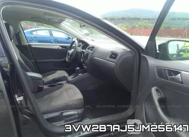 3VW2B7AJ5JM256147_5.webp