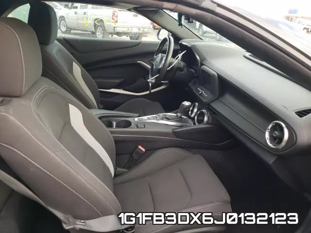 1G1FB3DX6J0132123_5.webp