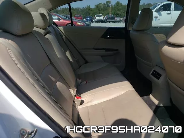 1HGCR3F95HA024070_6.webp